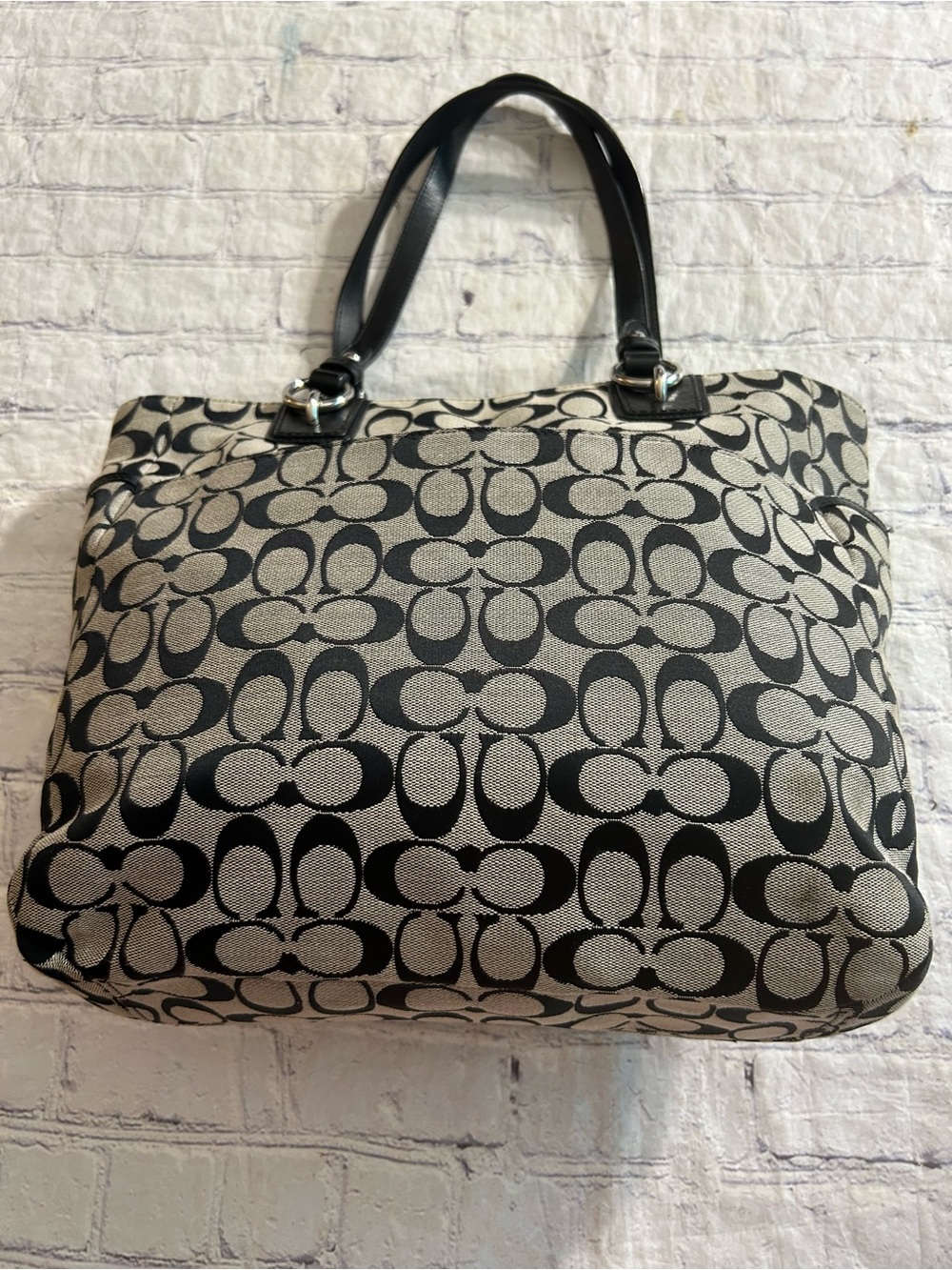 COACH GALLERY NS ZIPPER TOTE SIGNATURE CANVAS BLACK LEATHER/ GREY SIDE POCKETS - Picture 2 of 13